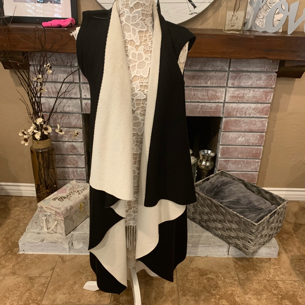Alice + Olivia Long Sweater Shrug Size L